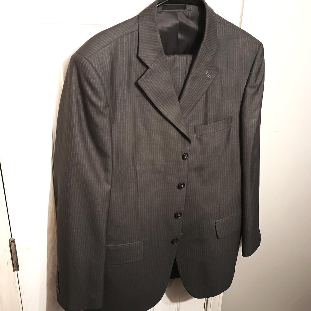Lineage  Men 2 Piece Gray Pinstripe Suit        42R